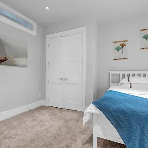 West Cozy Retreat By Host Launch Guest house